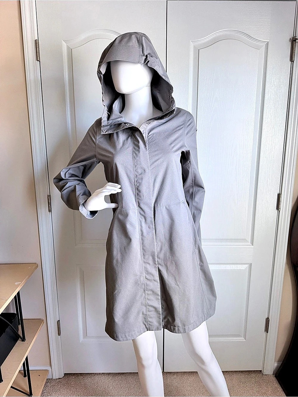 Uniqlo Blocktech Parka Hooded Gray Waterproof Raincoat Size XS Like New